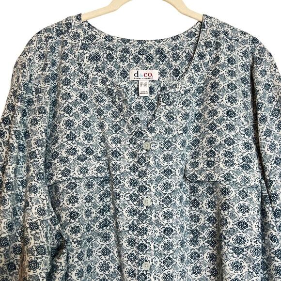 D&Co Womens Knit Blouse Size 2X Blue Floral Print Button Up Half Sleeve - Picture 2 of 5